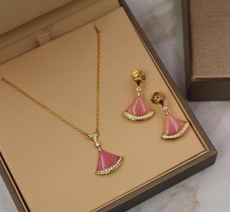 *BVLGARI* 🩶     *DIVA Necklace & Earings* pink Stone    🆕🎉🥳🎊🆕  ↗️ *Super Master Quality ®️*