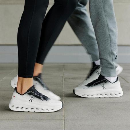 ON Cloudtilt ‘Black/White’ 🤍🖤 36-45 AVAILABLE 🤩