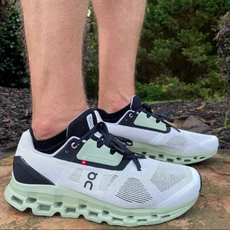 On running cloudstratus white black