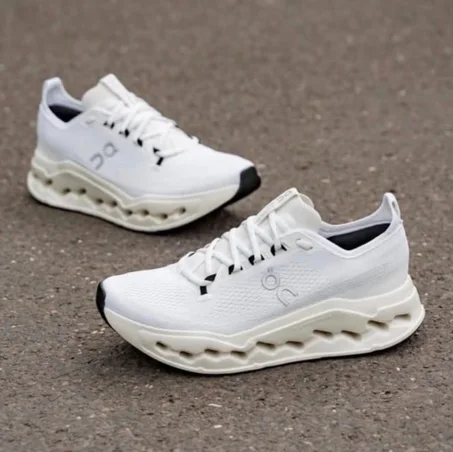 On Running Cloudsurfer Max Triple White，