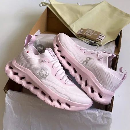 On Running Cloudtilt LOEWE Pale Pink，