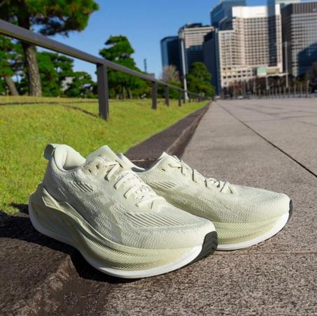 حذاء أسيكس سوبر بلاست 2