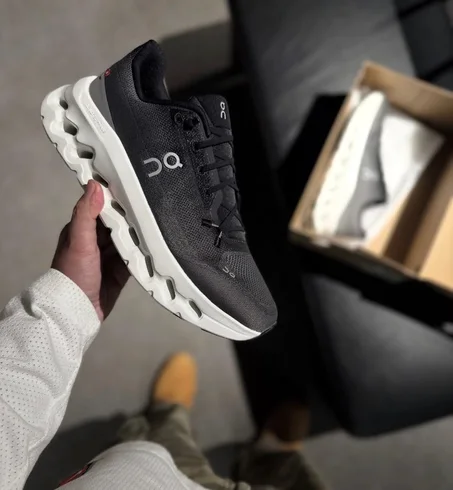 On Running Cloudtilt Black Asphalt，