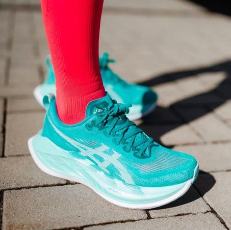 شوز أسيكس جل نيمبوس