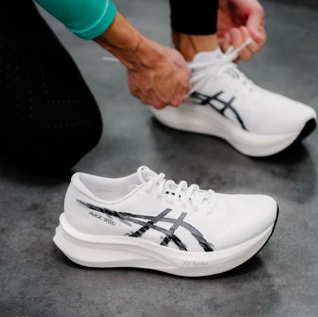 حذاء أسيكس ماجيك سبيد 4