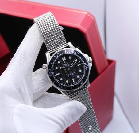 *OMEGA MEN AUTOMATIC ____