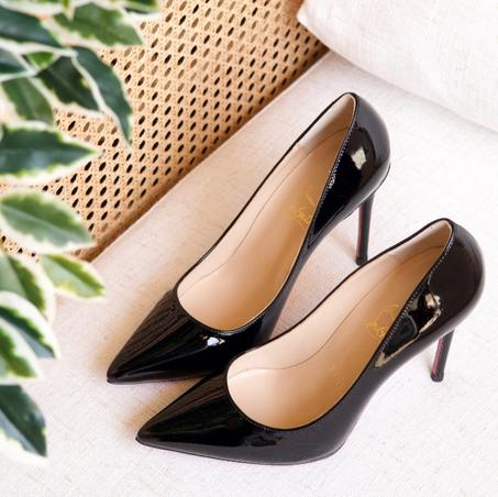 𝗖𝗿𝗶𝘀𝘁𝗶𝗮𝗻 𝗟𝗼𝘂𝗯𝗼𝘂𝘁𝗶𝗻