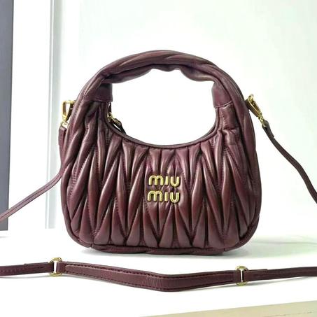 حقيبة Miu Miu الأكثر طلبا