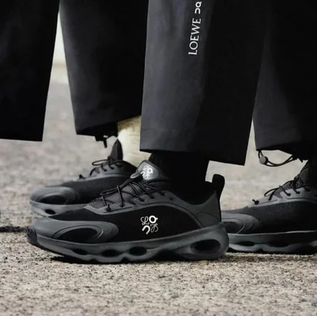 On Running Cloudsolo LOEWE Black ，