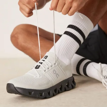 On Running Cloudswift 4 Wolf Black