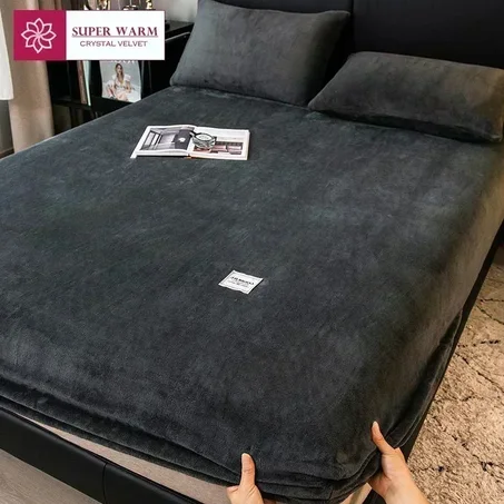 مجموعة الأغطية الفاخرة للأسرة في متجرنا"Elevate Comfort: Luxurious Bed Cover Collection in Our Store!