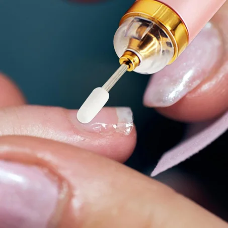 آلة وضع طلاء الأظافر