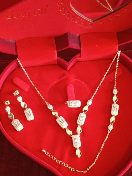 طقم مجوهرات Halo تألقي بهمسة من النور 5 - قطع متناسقة (قلادة، حلقات، خاتم، كرميط)