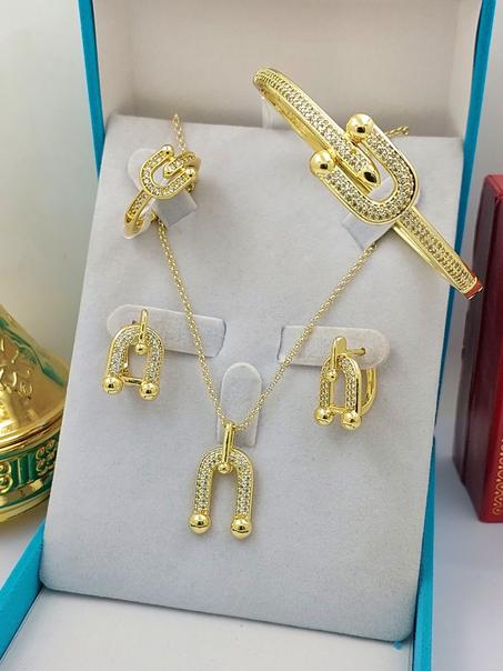 طقم مجوهرات Envoutement كأنك ترتدين حكاية تروي قصة جمالك. مكون من 5 قطع