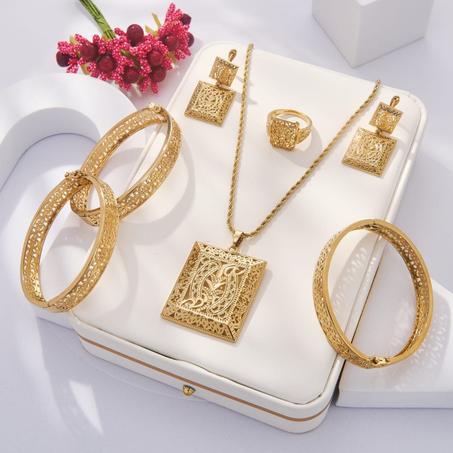 طقم مجوهرات Or du Desert الفاخر للنساء - 7 قطع متناسقة (قلادة، حلقات، خاتم، سوار)