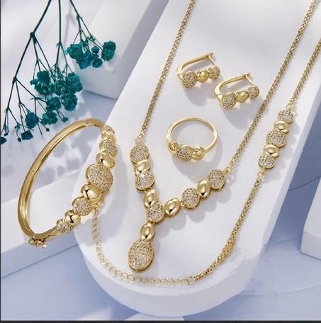 طقم مجوهرات Elegance للنساء - 6 قطع متناسقة (قلادة، حلقات، خاتم، كورميط و سوار)