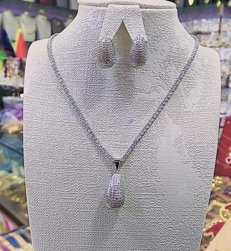 طقم مجوهرات Nuit de la Sultane للنساء - 2 قطع متناسقة (قلادة، حلقات)