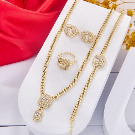 طقم مجوهرات Confiance للنساء - 5 قطع متناسقة (قلادة، حلقات، خاتم، كورميط)