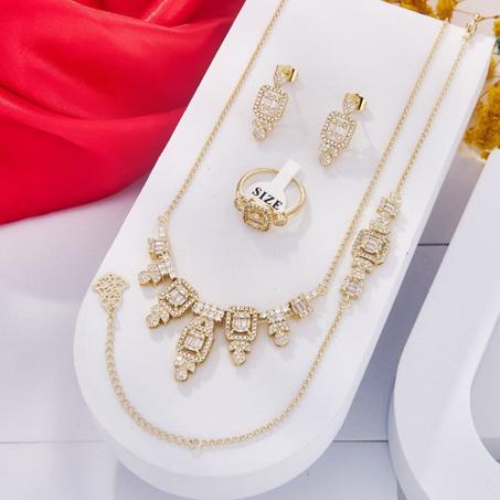 طقم مجوهرات Brise للنساء - 5 قطع متناسقة (قلادة، حلقات، خاتم، كورميط)