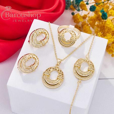 طقم مجوهرات Nuit de lumiere للنساء - 5 قطع متناسقة (قلادة، حلقات، خاتم، كورميط )