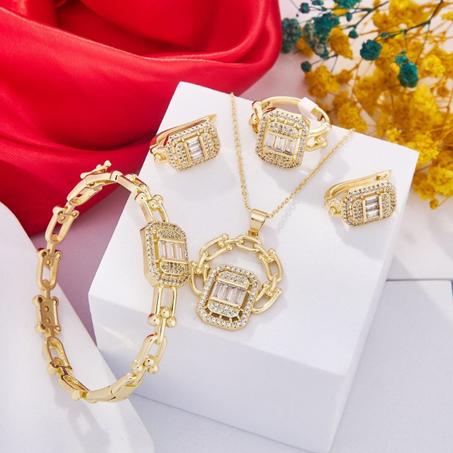 طقم مجوهرات Pearl shine للنساء - 5 قطع متناسقة (قلادة، حلقات، خاتم، سوار)