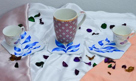 Trois sous-tasses en bois