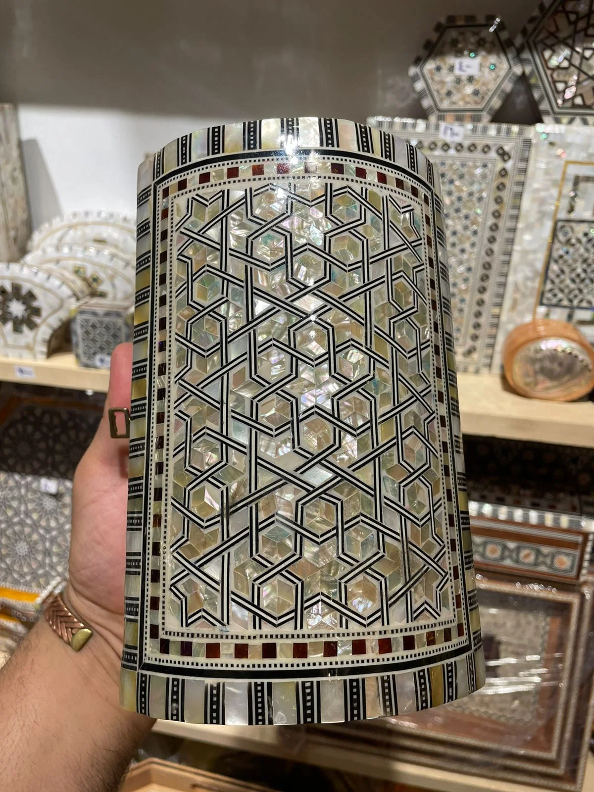 شكمجيه  - صدف لوكس