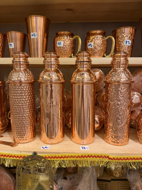 زجاجه مياه نحاس احمر - كبيره و صغيره (نقش)