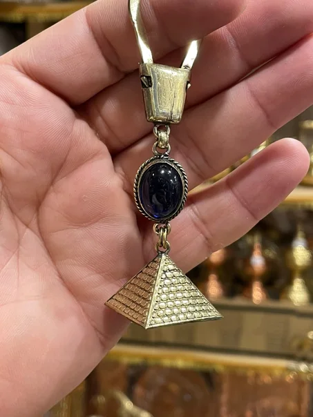 ميداليه الهرم (جمله)