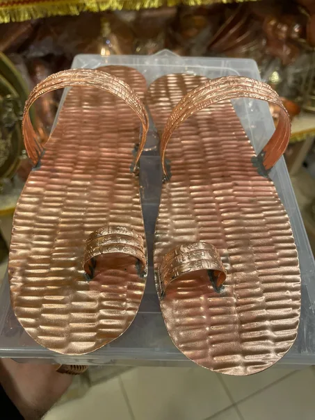 شبشب نحاس احمر