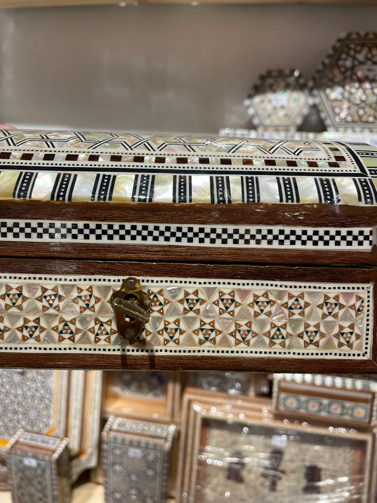 شكمجيه  - صدف لوكس