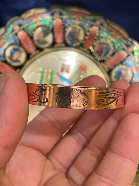 اساور مغناطيس ( مصريين القدماء ) (جمله)