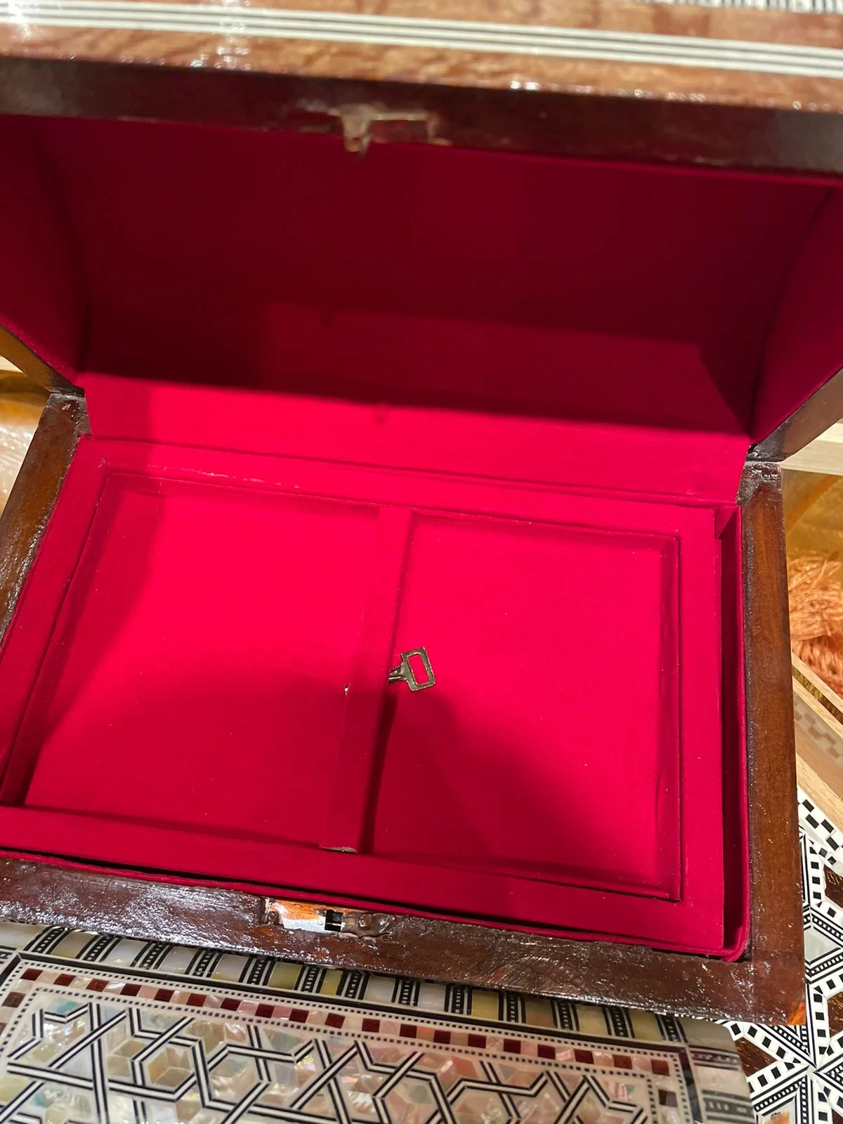 شكمجيه  - صدف لوكس