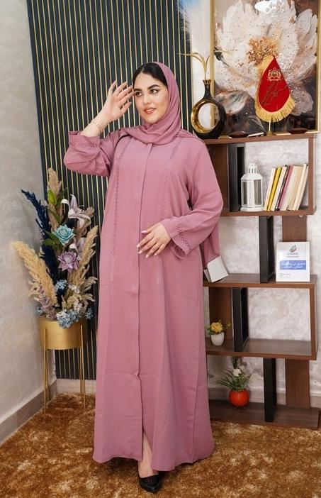 " عباية إماراتية أنيقة – خفة الكريب ولمسة التطريز "