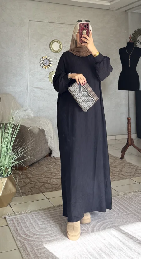 "غوب شتوية من ثوب سكوبّا جاكار الممتاز– دفء وأناقة فإطلالة وحدة "