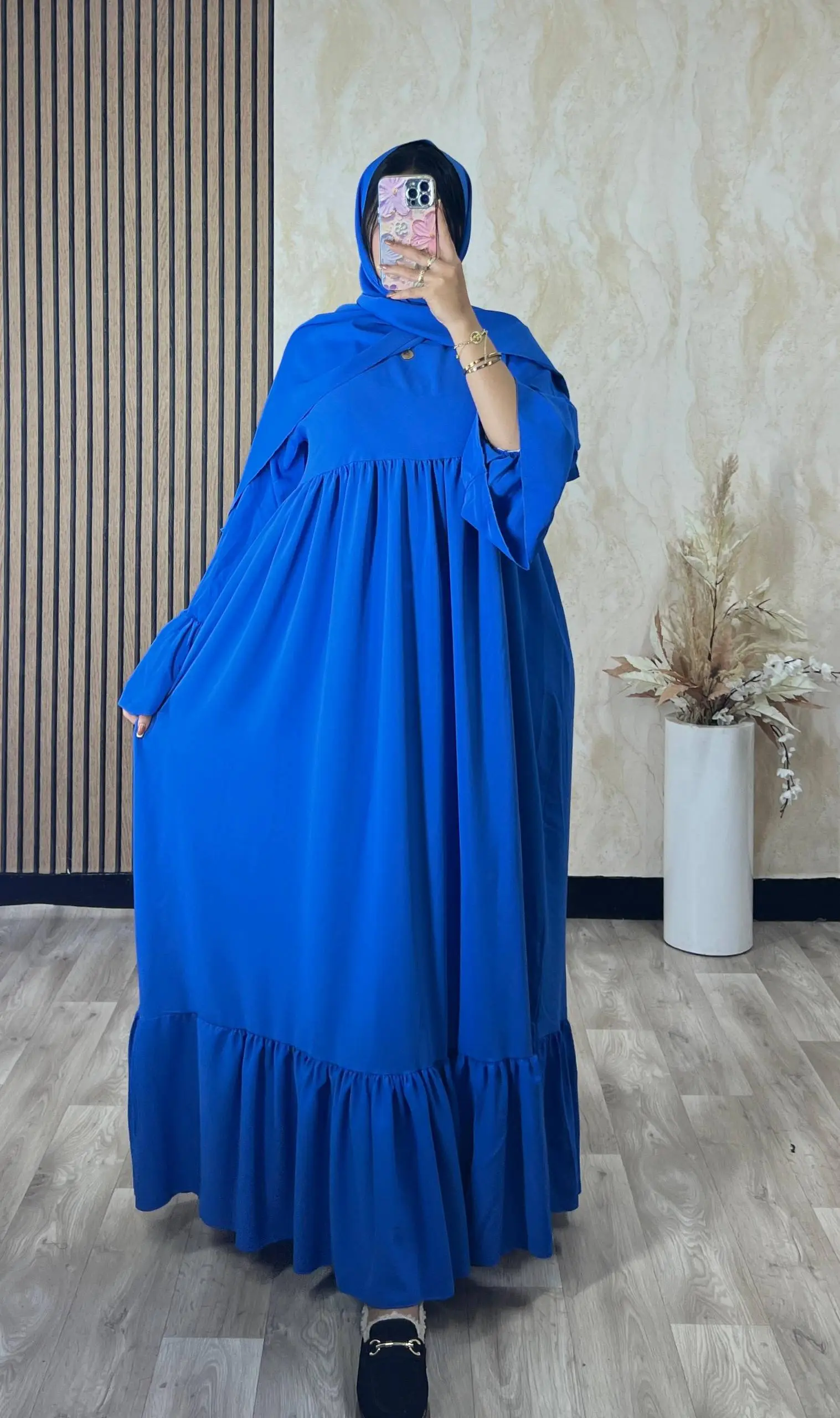 " عباية أنيقة بثوب كريب روزا الممتاز (150 فالكراماج ) – اختيار راقٍ لإطلالة محتشمة وعصرية "