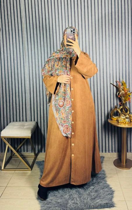 عباية فودان راقية بالصدف + فولار منسّق – أناقة كاملة في إطلالة وحدة