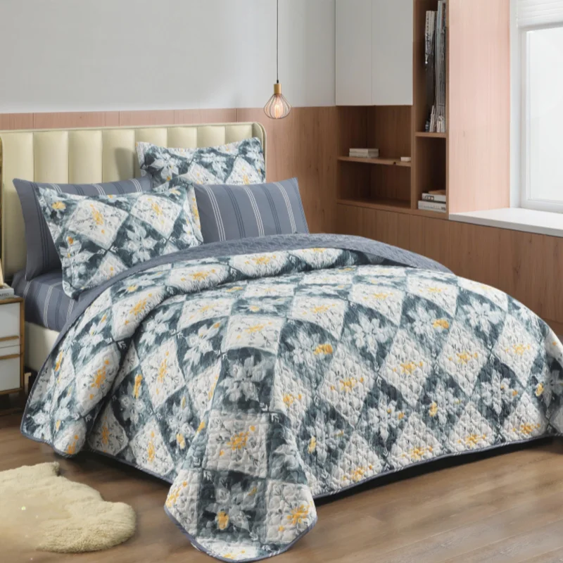 رمادي بتصميم معيّني وزهور ذهبية