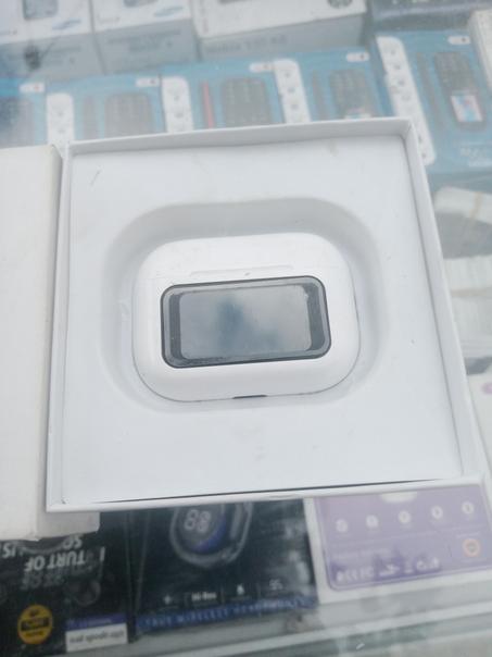 سماعات بلوثوث بشاشة تحكم