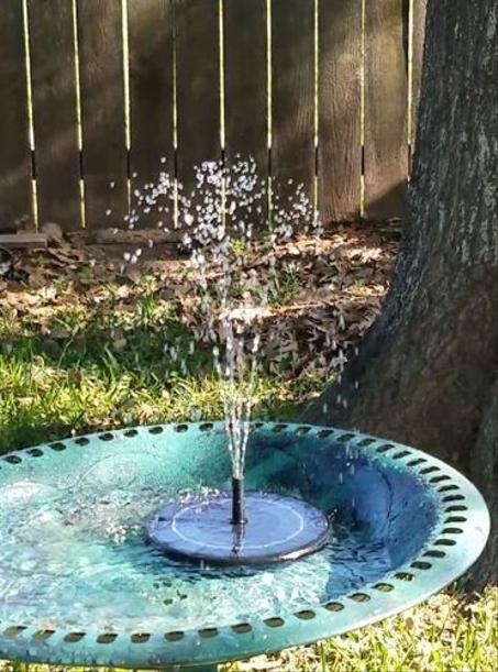 نافورة مياه تعمل بالطاقة الشمسية