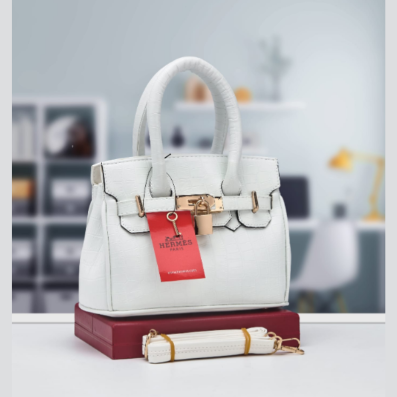 حقيبة  عملية و أنيقة  👜