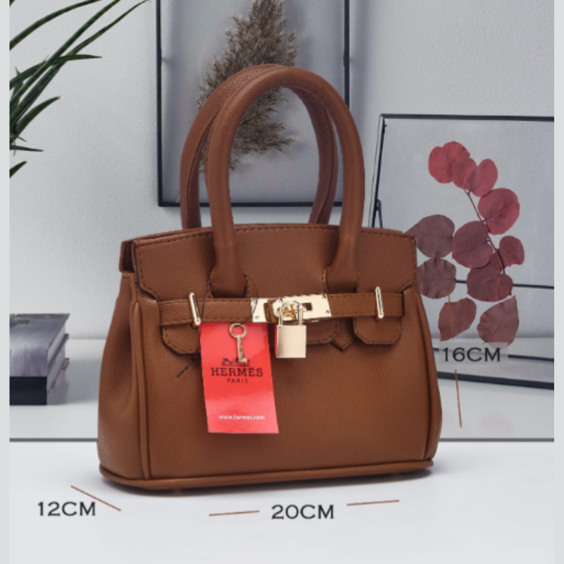 حقيبة  عملية و أنيقة  👜