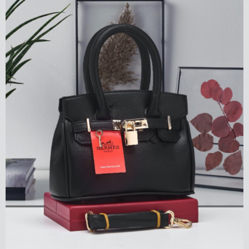 حقيبة  عملية و أنيقة  👜