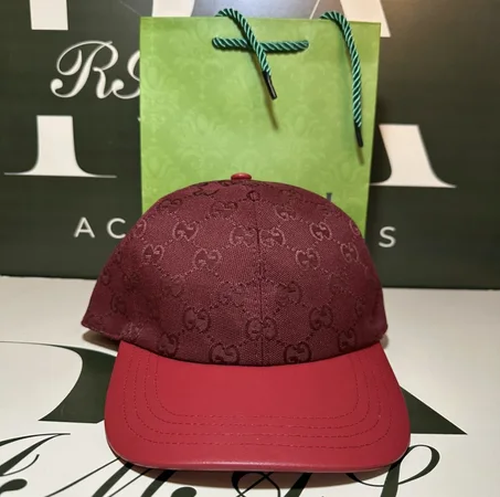 Casquette GG rouge en cuir – 26
