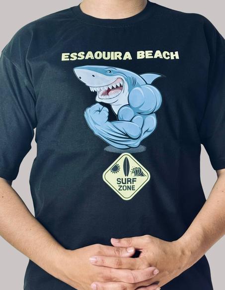 Black t-shirt : Muscular shark
