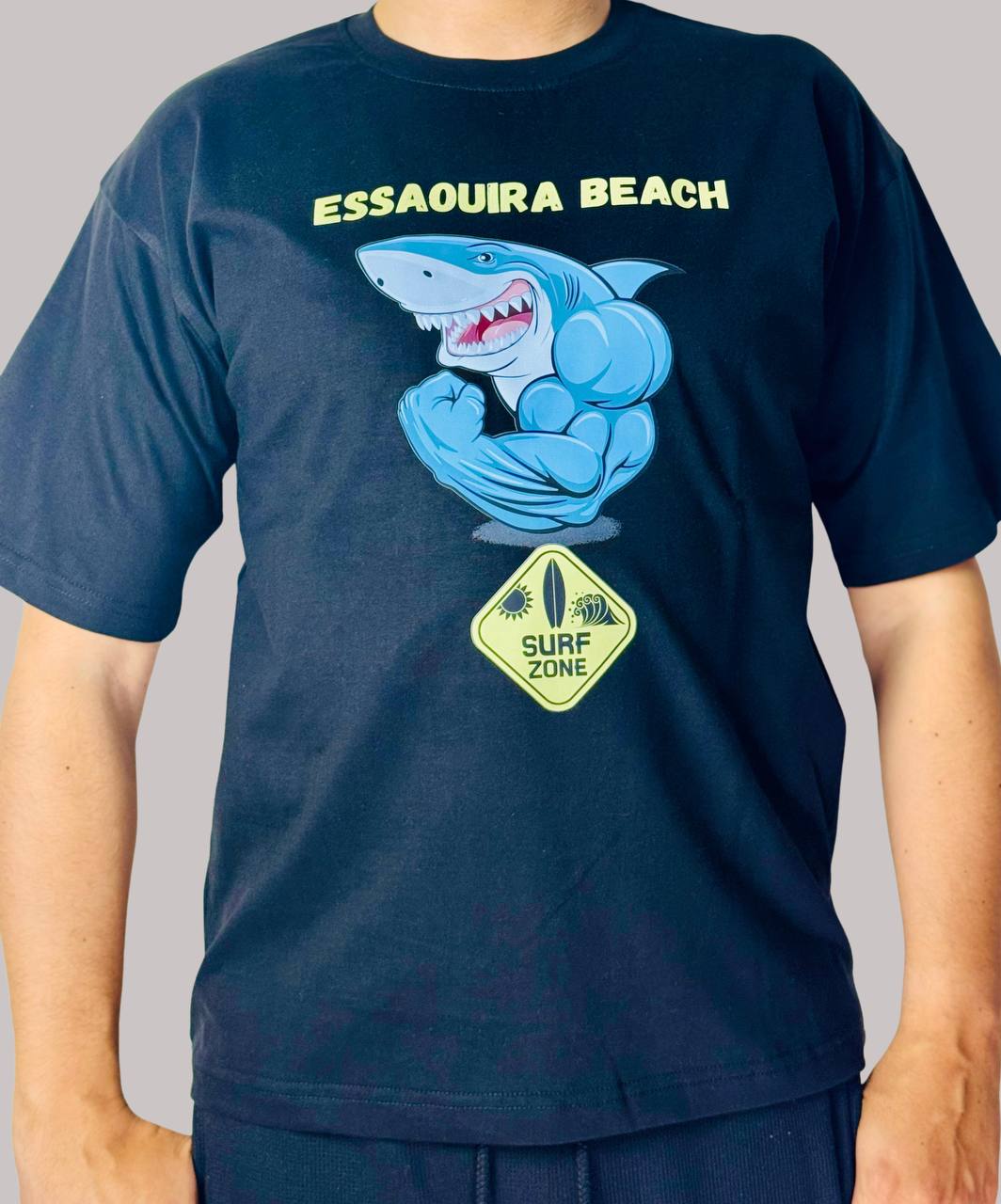 Black t-shirt : Muscular shark