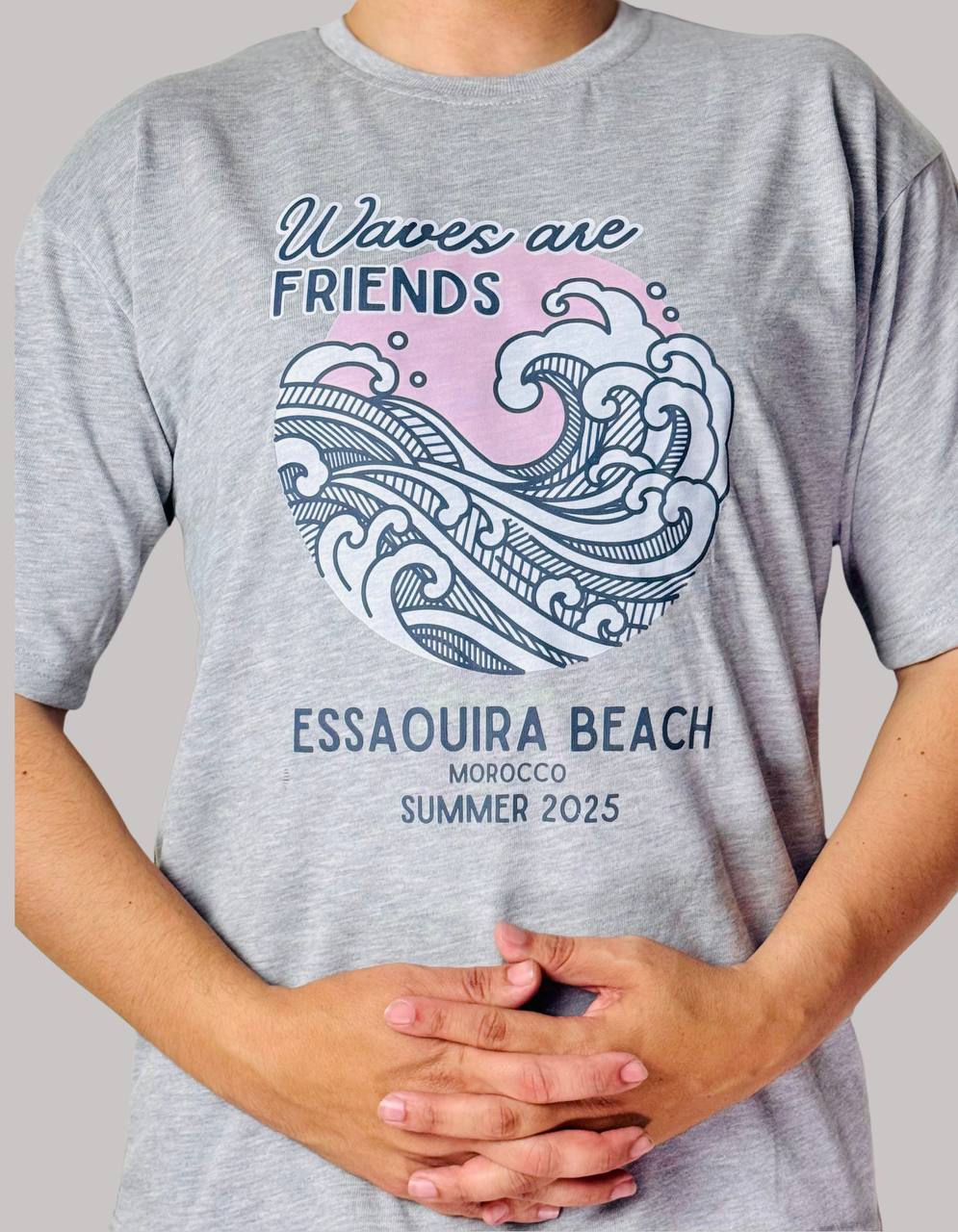 Grey t-shirt : Waves are Friends
