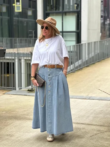 Jupe jeans cloche avec les boutons