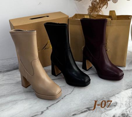 👢 بوت نسائي فاخر من Julia Shoes