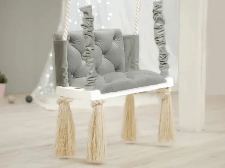 ‏أرجوحة مع مسند ظهر